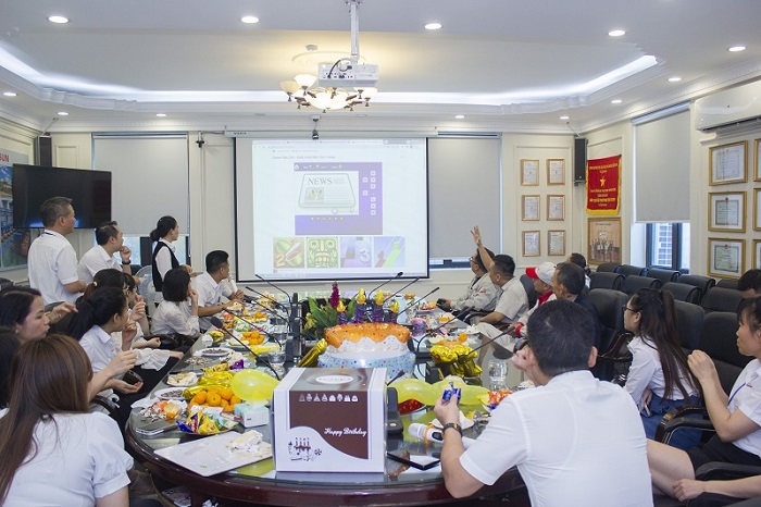 Sinh nhật đáng nhớ trong vòng tay đồng nghiệp